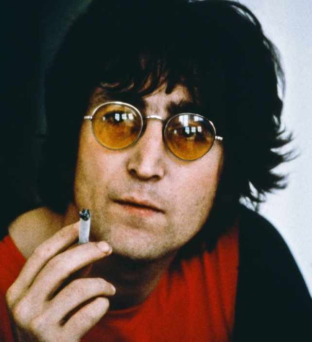 JohnLennon-smoking