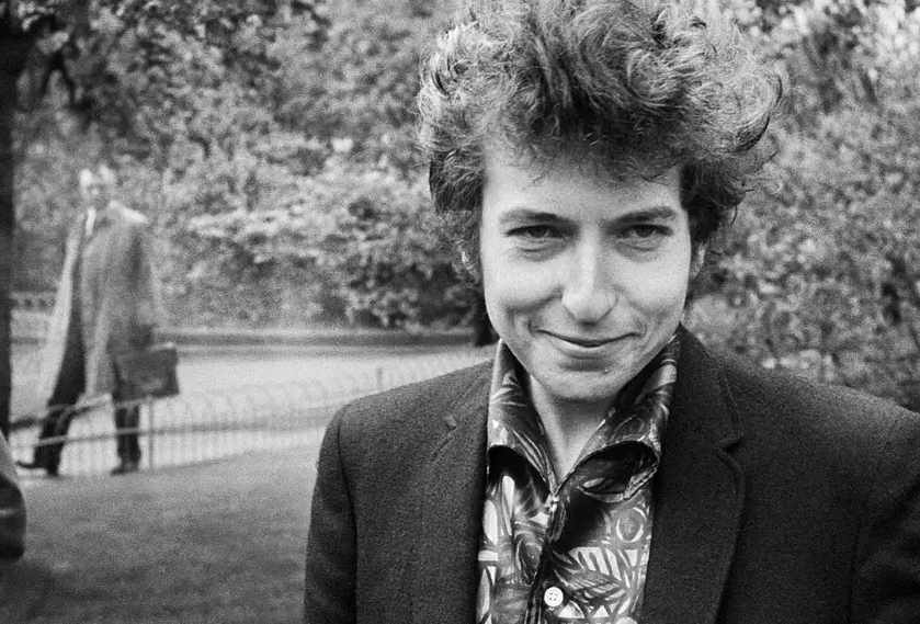 BobDylan-1965-smiling